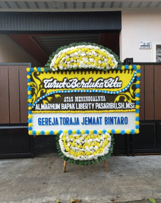 Papan Bunga Duka di Tinggi Raja